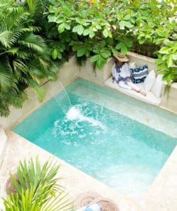 piscinas en patios pequeños minimalistas