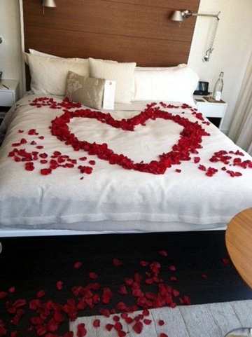 camas decoradas con rosas estilo romantico