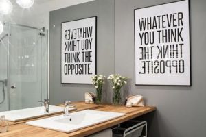Anímate a decorar con cuadros para baños modernos