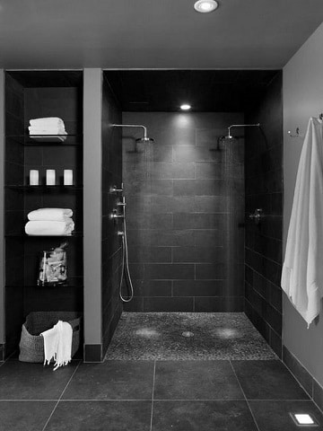 baños con ceramica negra con ducha