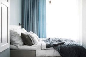 Diseños e ideas de cortinas azules para dormitorio