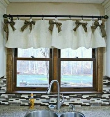 cortinas cortas para ventanas cerca del lavabo