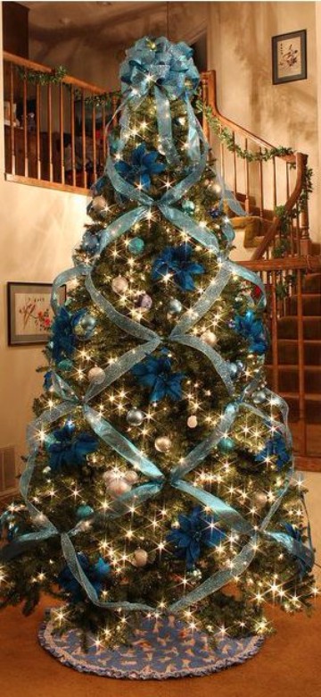 arbolitos navideños decorados con cintas