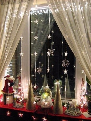 cortinas de luces navideñas en ventanas