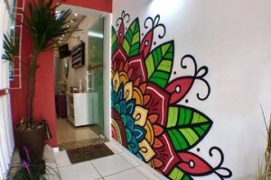 Hermosos decorados de paredes pintadas con mandalas