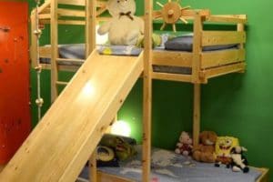 Diseños divertidos de camas con tobogan para niños