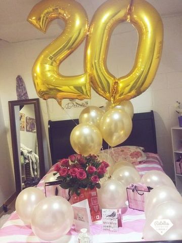 cuartos decorados de cumpleaños con glogos y flores