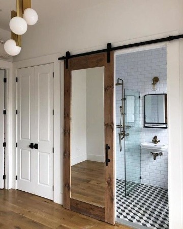 puertas de baño de madera con espejo