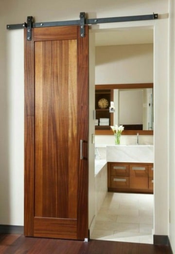 diseños de puertas para baño en madera
