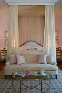 camas con cortinas romanticas matrimonial