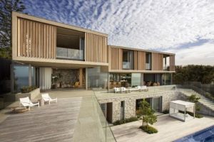 Espacios rurales y fachadas de casas de madera 2020