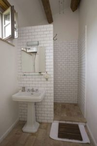 decoracion de baños sencillos y pequeños muros