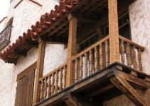Hermosos balcones coloniales en madera en 2020