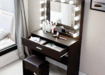 2 estilos decorativos con comodas de madera con espejo