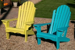 sillas de madera para jardin vintage a colores