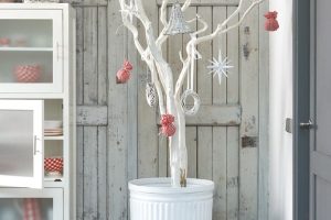 4 estilos de arboles secos decorados para el hogar
