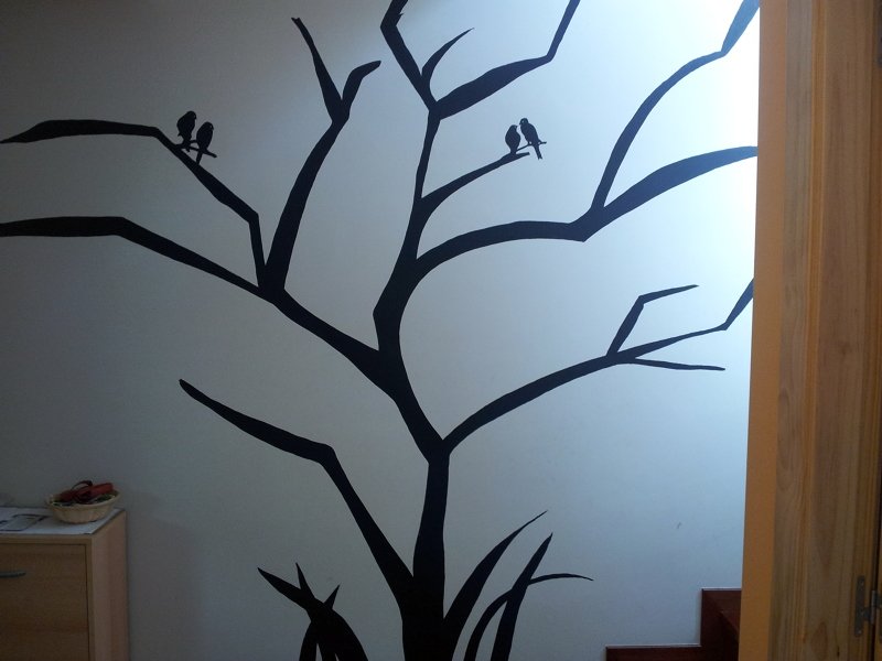 arboles secos decorados simulación el pared