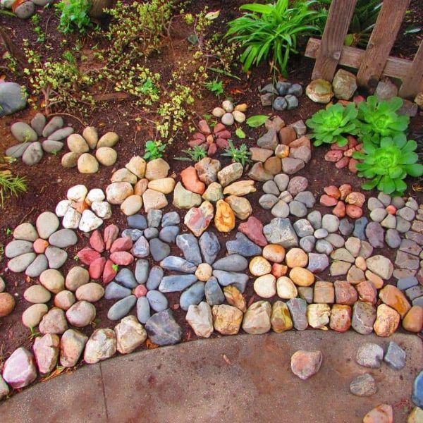 jardines decorados en piedra formando figuras
