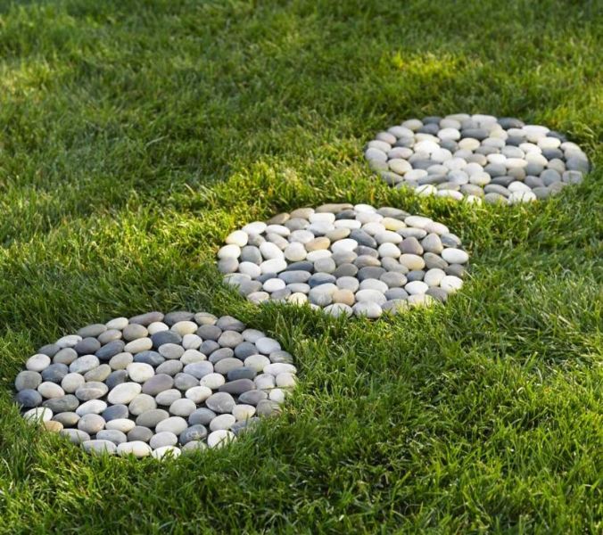 decorar jardín con piedras formas simples