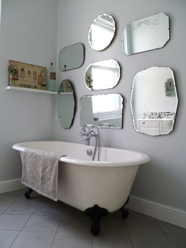 decorar con espejos antiguos para baños