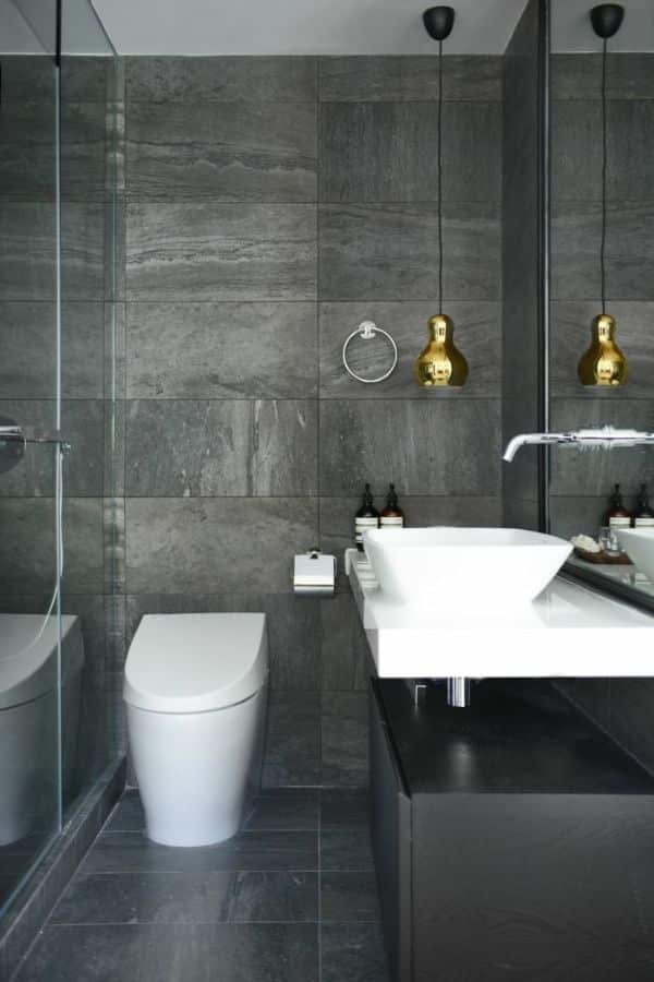 baños modernos color gris con detalles de blanco