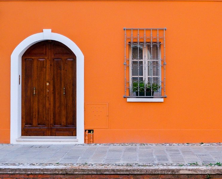 casas color naranja exterior con blanco