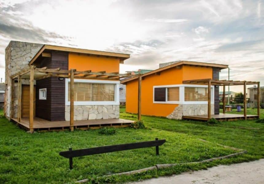 casas color naranja exterior en fraccionamientos