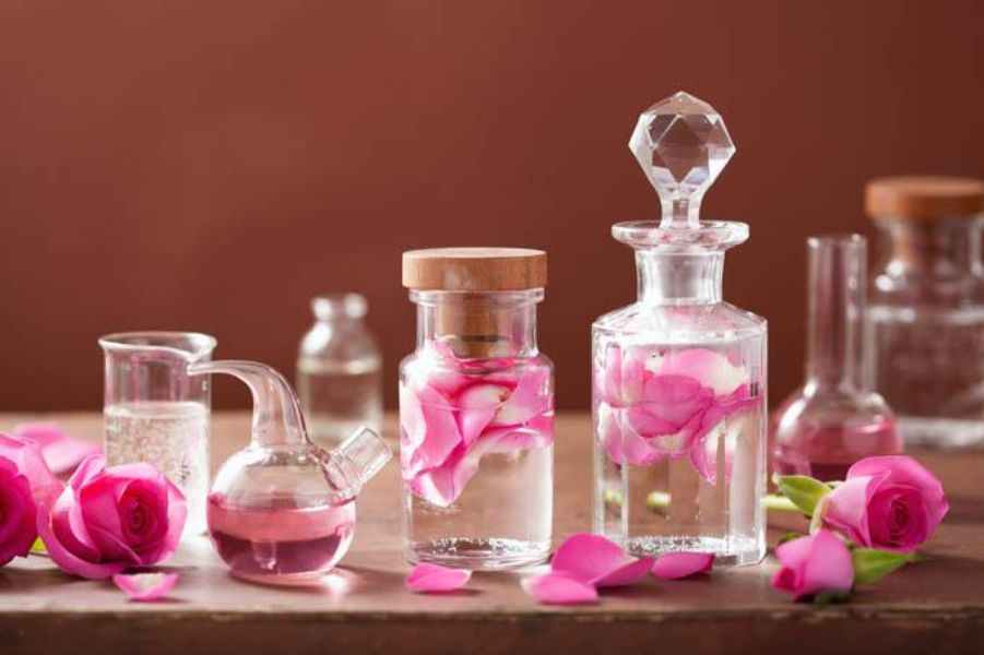 decoracion con petalos de rosa aromatizantes