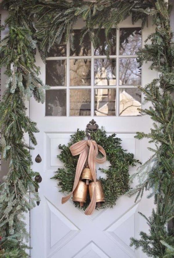decoración de puerta de navidad rustica