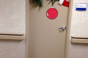 grinch navideño para puerta referencia