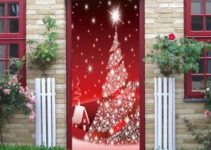 1 puerta forrada de navidad de manera original y 3 clásicas