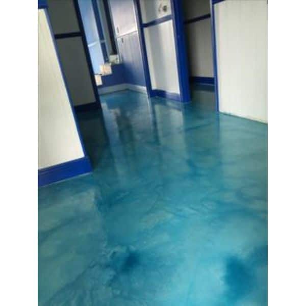 pisos con ocre azul en cemento pulido