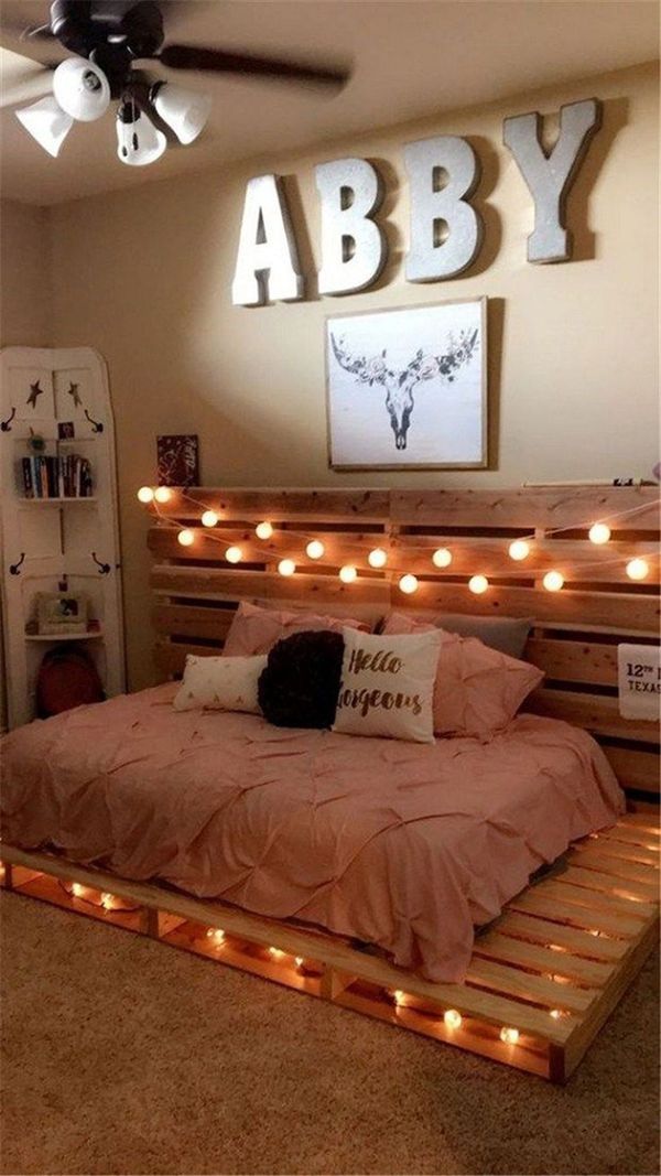 decoración camas de palets ideas luminosas