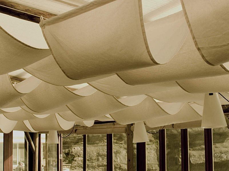 techos decorados con tela en forma de ondas