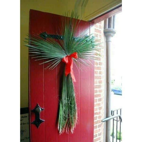decoración de puertas primavera idea religiosa