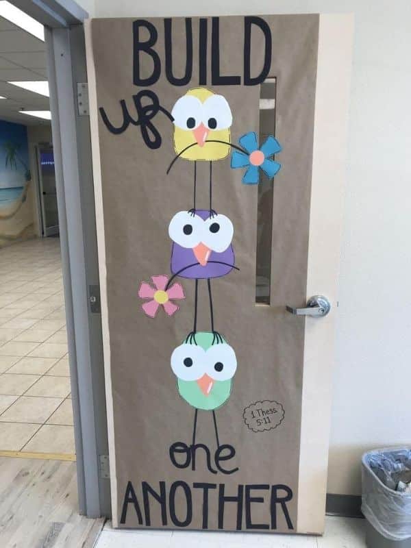 puertas decoradas regreso a clases con personajes